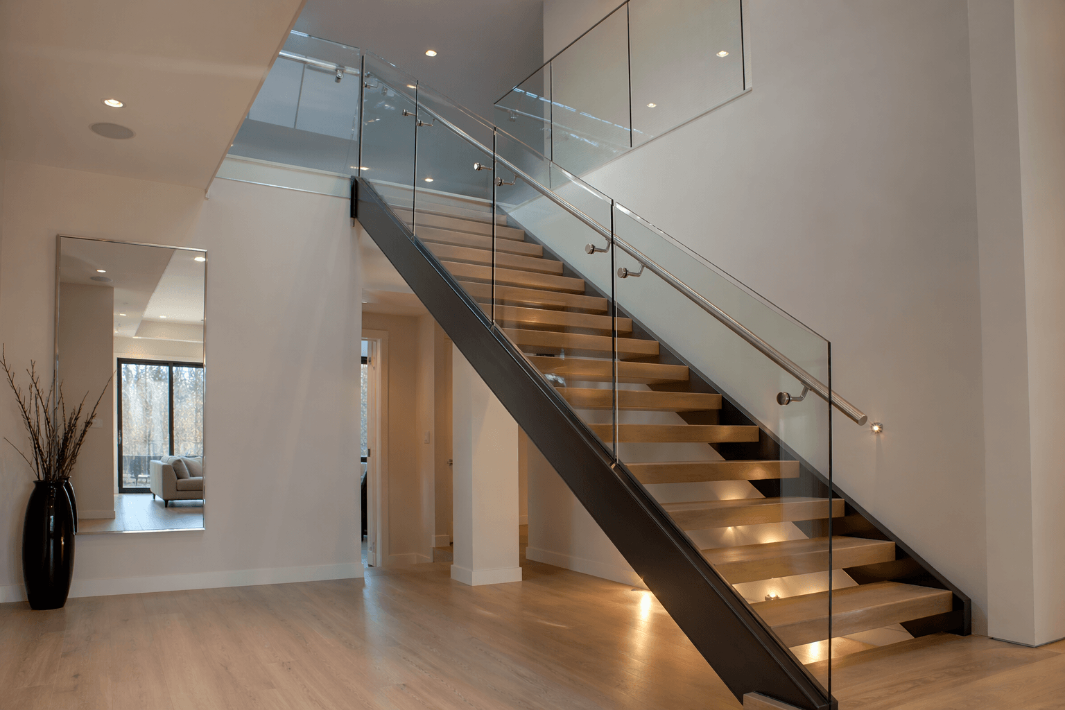 Custom Glass Solutions for New Jersey Homes: From Mirrors to Railings